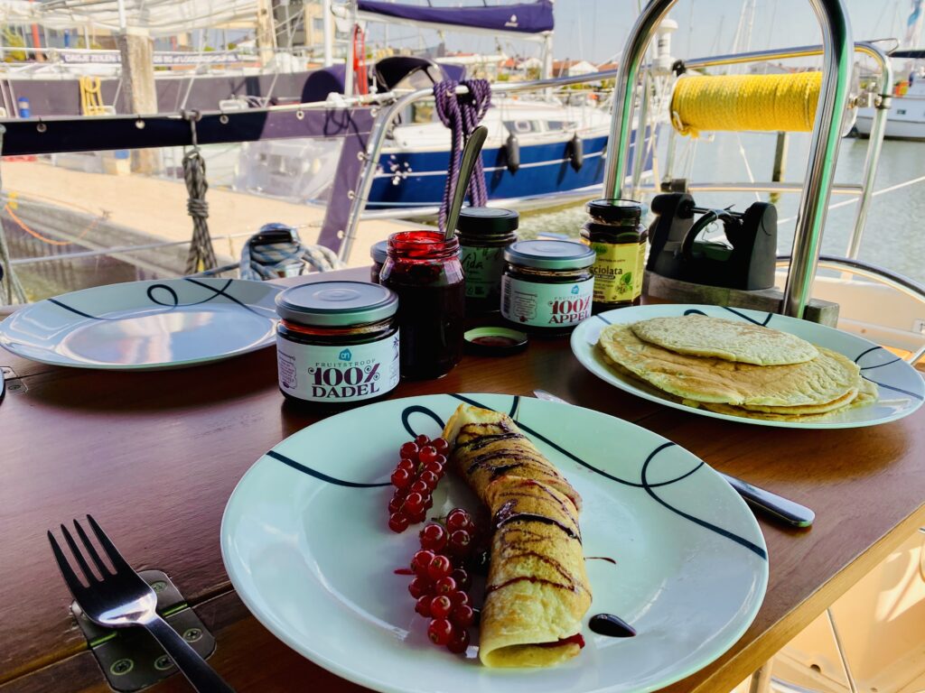 5 Must-haves für die Bordküche – was wir auf unserem Segelboot nicht missen möchten