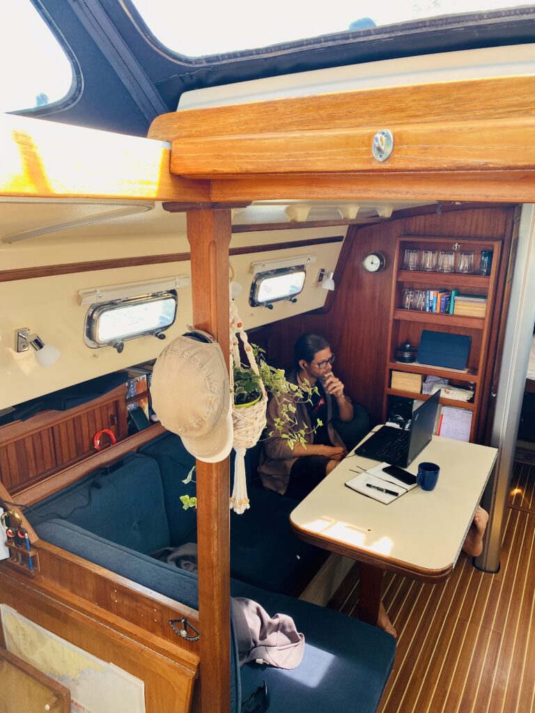 Meeting vor Anker: Remote arbeiten auf dem Boot klappt gut